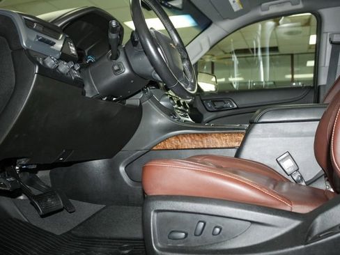 Used 2019 Chevrolet Suburban Premier w/ Premier Plus Edition image 11