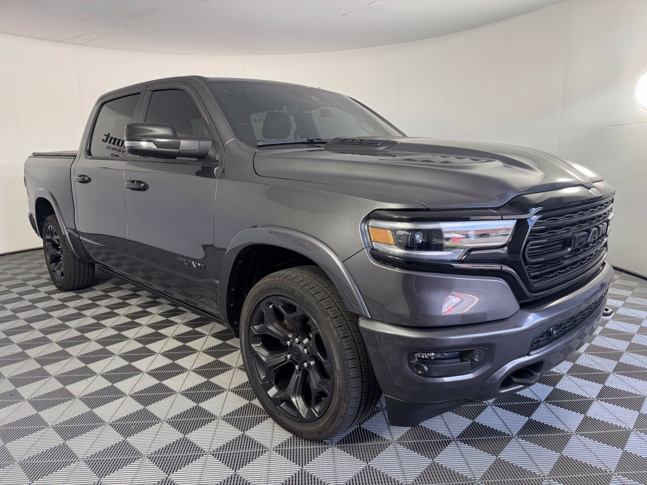 Used 2024 RAM 1500 Limited AWD/4WD image 6
