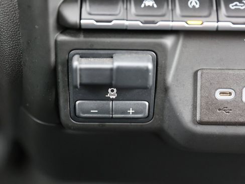 Used 2023 Chevrolet Silverado 1500 Custom image 32