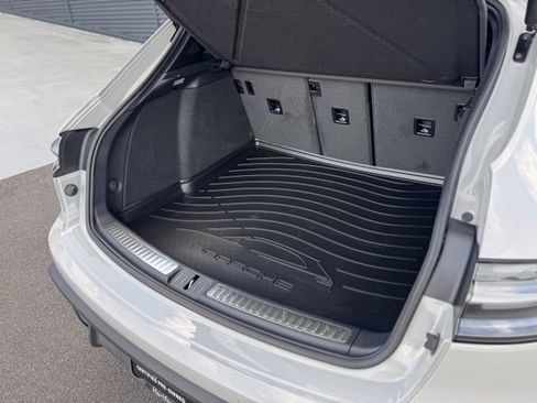 Used 2026 Porsche Macan AWD/4WD image 22