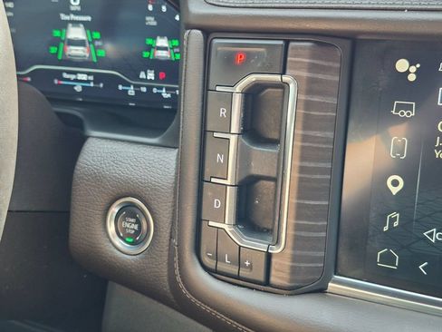 Used 2024 GMC Yukon Denali w/ Advanced Technology Package AWD/4WD image 12