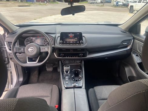 Used 2024 Nissan Rogue SV FWD image 10