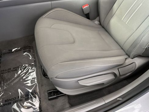 Used 2025 Hyundai Elantra SEL FWD image 12