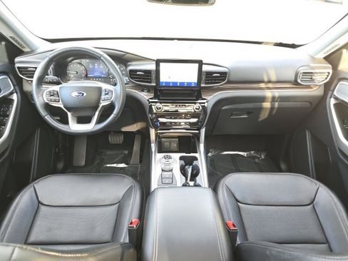 Certified 2022 Ford Explorer Limited w/ Equipment Group 301A image 10