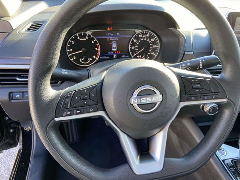 Used 2024 Nissan Altima 2.5 SV image 8