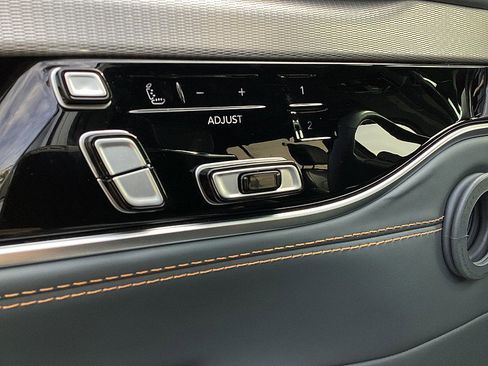 Used 2023 Jeep Grand Wagoneer Series III image 10