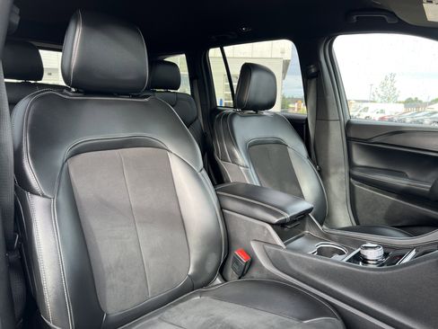 Used 2024 Jeep Grand Cherokee Altitude image 14