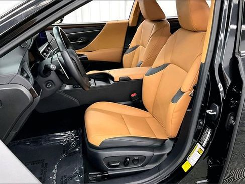 Used 2025 Lexus ES 300h w/ Premium Package image 21