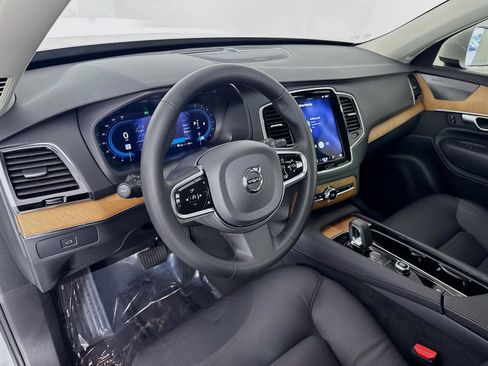 Used 2024 Volvo XC90 B6 Plus image 10