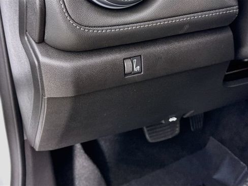 Used 2025 Chevrolet Colorado LT w/ LT Convenience Package RWD image 11