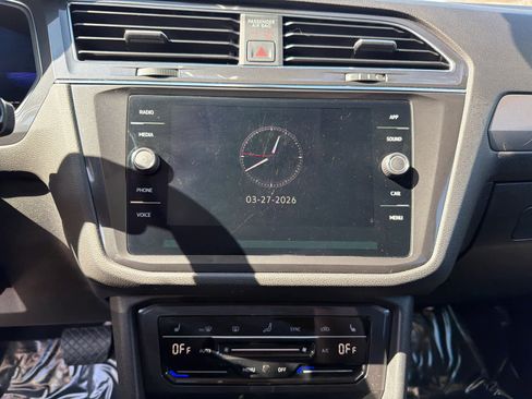 Used 2022 Volkswagen Tiguan SE w/ Panoramic Sunroof Package image 17