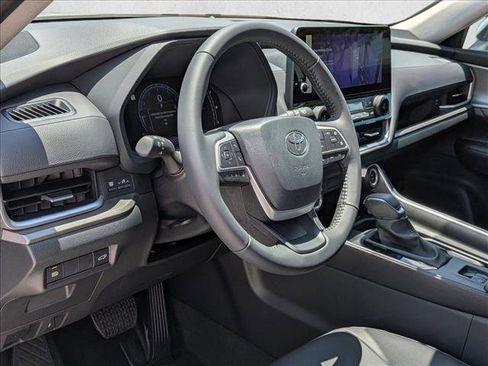 New 2026 Toyota Grand Highlander FWD image 3