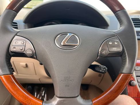 Used 2010 Lexus ES 350 w/ Preferred Accessory Package FWD image 17