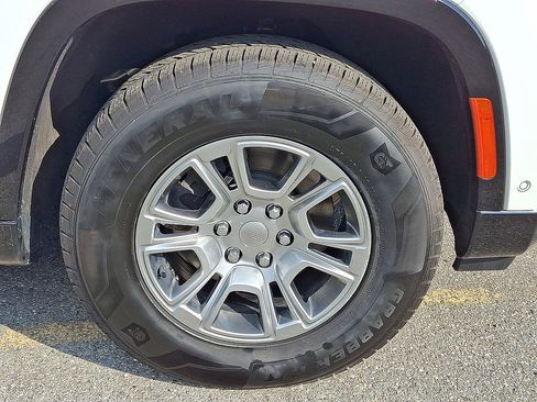 Certified 2023 Jeep Wagoneer 4WD image 33