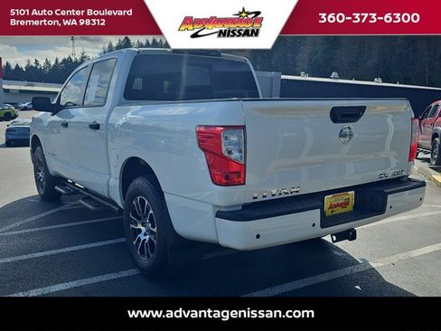 Used 2022 Nissan Titan SV w/ Accessory Utility Package image 3