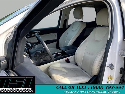 Used 2018 Ford Edge Titanium w/ Equipment Group 302A AWD/4WD image 22