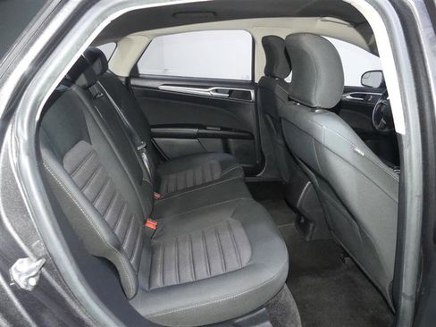 Used 2018 Ford Fusion SE image 27