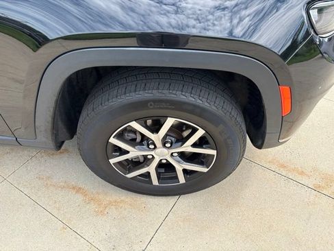 Used 2023 Jeep Grand Cherokee L Limited AWD/4WD image 9