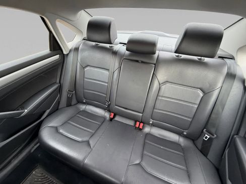 Used 2019 Volkswagen Passat 2.0T Wolfsburg image 13