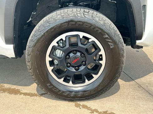 Used 2024 Toyota Tacoma TRD Off-Road AWD/4WD image 10