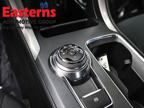 Used 2020 Ford Fusion SE FWD image 12