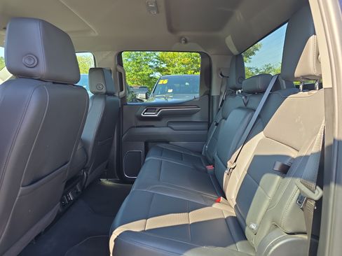 Used 2025 GMC Sierra 1500 SLT AWD/4WD image 14