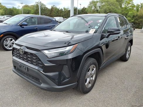 Used 2023 Toyota RAV4 XLE image 1