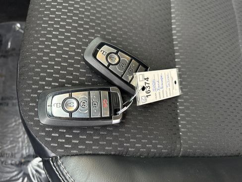 Used 2025 Ford Escape SE image 29