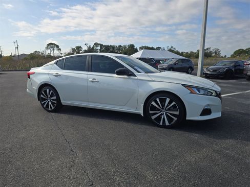 Used 2020 Nissan Altima 2.5 SR w/ Premium Package image 2