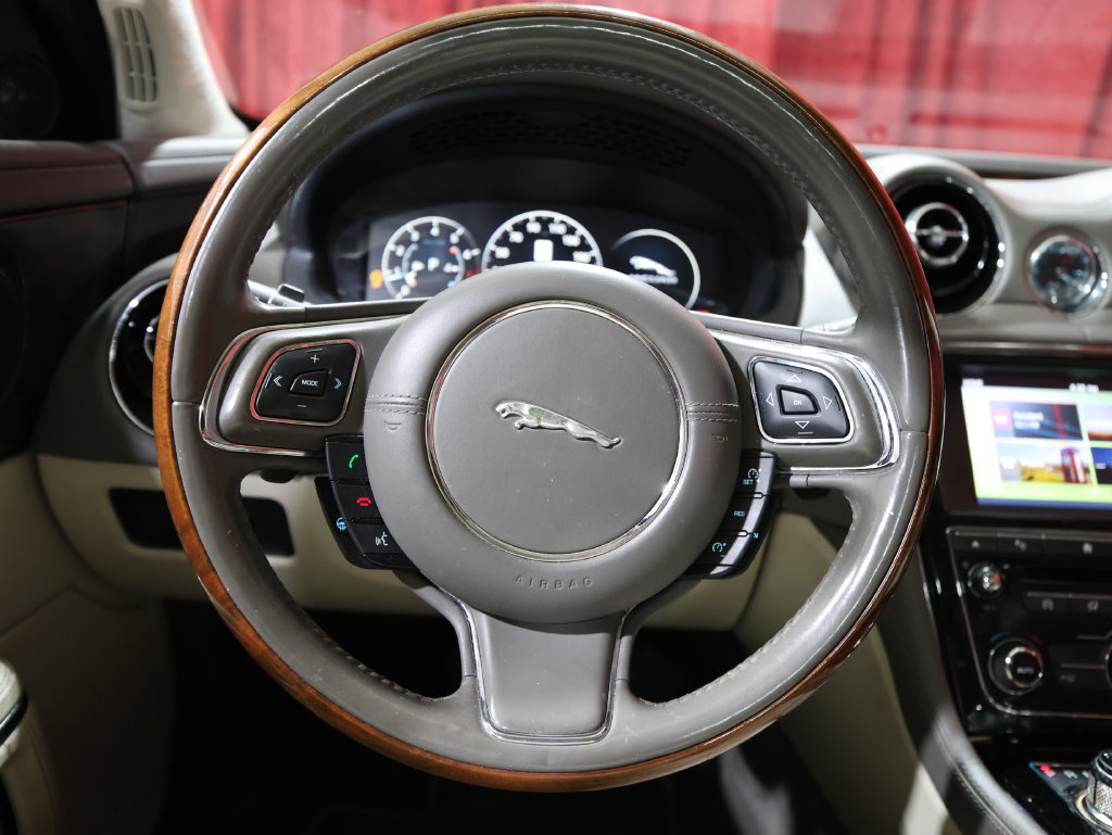 Used 2017 Jaguar XJ L Portfolio RWD image 17
