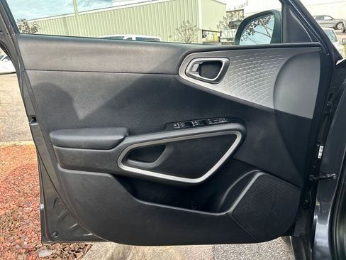 Used 2020 Kia Soul LX image 9