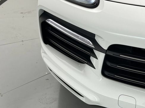 Used 2023 Porsche Cayenne AWD/4WD image 48