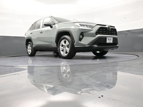 Certified 2020 Toyota RAV4 XLE w/ Convenience Package AWD/4WD image 29