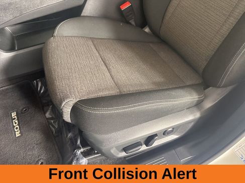 Used 2023 Nissan Rogue SV image 11