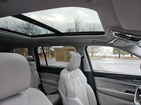 Used 2023 Jeep Grand Cherokee L Overland w/ Luxury Tech Group IV image 13