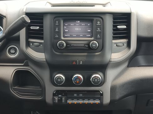 Used 2022 RAM 5500 Tradesman w/ Chrome Appearance Group RWD image 16