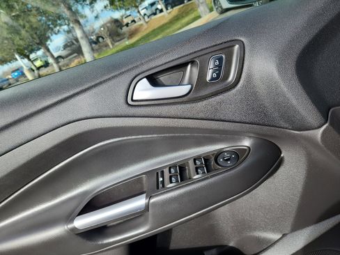 Used 2017 Ford Escape SE w/ Equipment Group 201A image 16