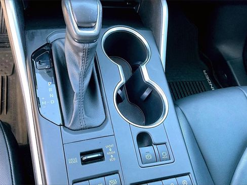 Used 2020 Toyota Highlander XLE image 26