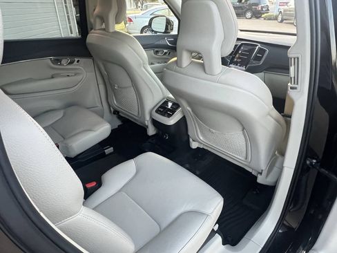 Used 2020 Volvo XC90 T6 Momentum AWD/4WD image 15