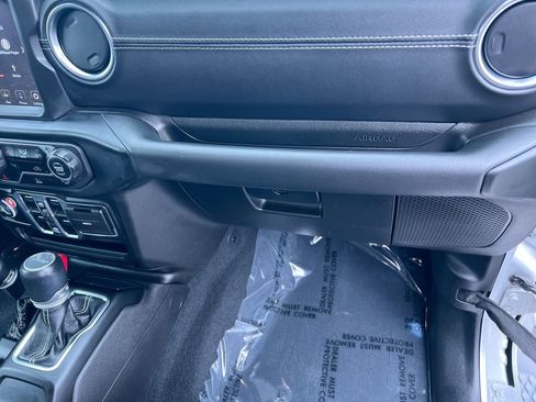 Used 2022 Jeep Gladiator Overland w/ Popular Equipment Package image 32