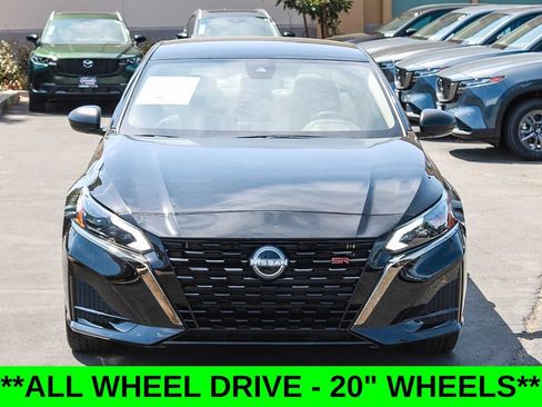 Used 2025 Nissan Altima 2.5 SV AWD/4WD image 2