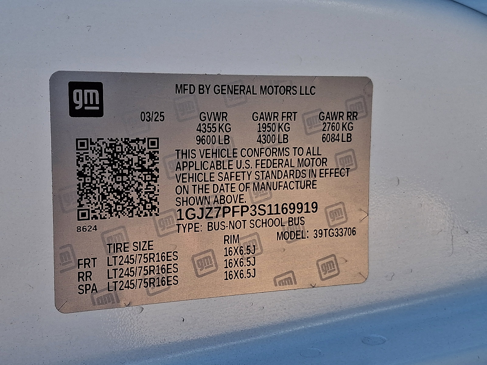Certified 2025 GMC Savana 3500 LT w/ LT Preferred Equipment Group RWD image 26