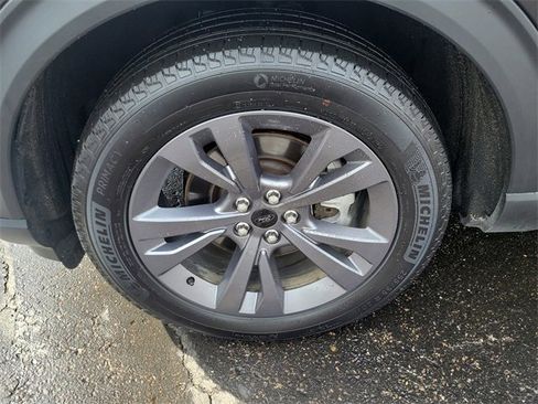 Used 2023 Ford Explorer XLT w/ Equipment Group 202A image 5