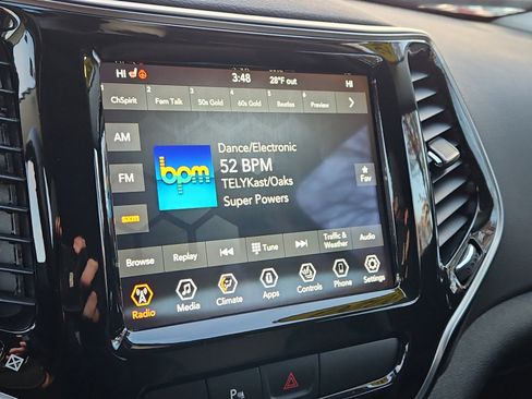 Used 2020 Jeep Cherokee Limited image 22