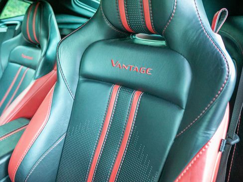 Used 2019 Aston Martin V8 Vantage Coupe image 32