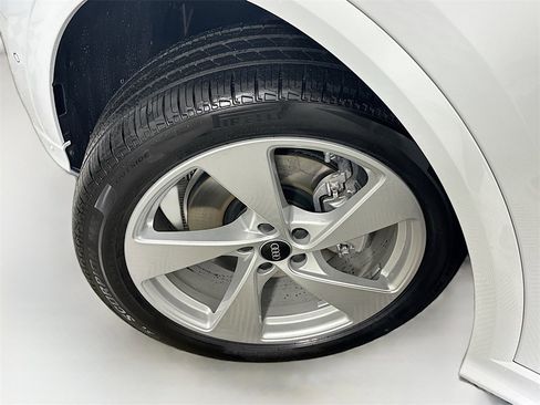 New 2025 Audi Q5 Premium Plus image 24