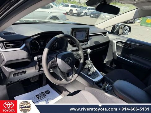Used 2021 Toyota RAV4 LE AWD/4WD image 12