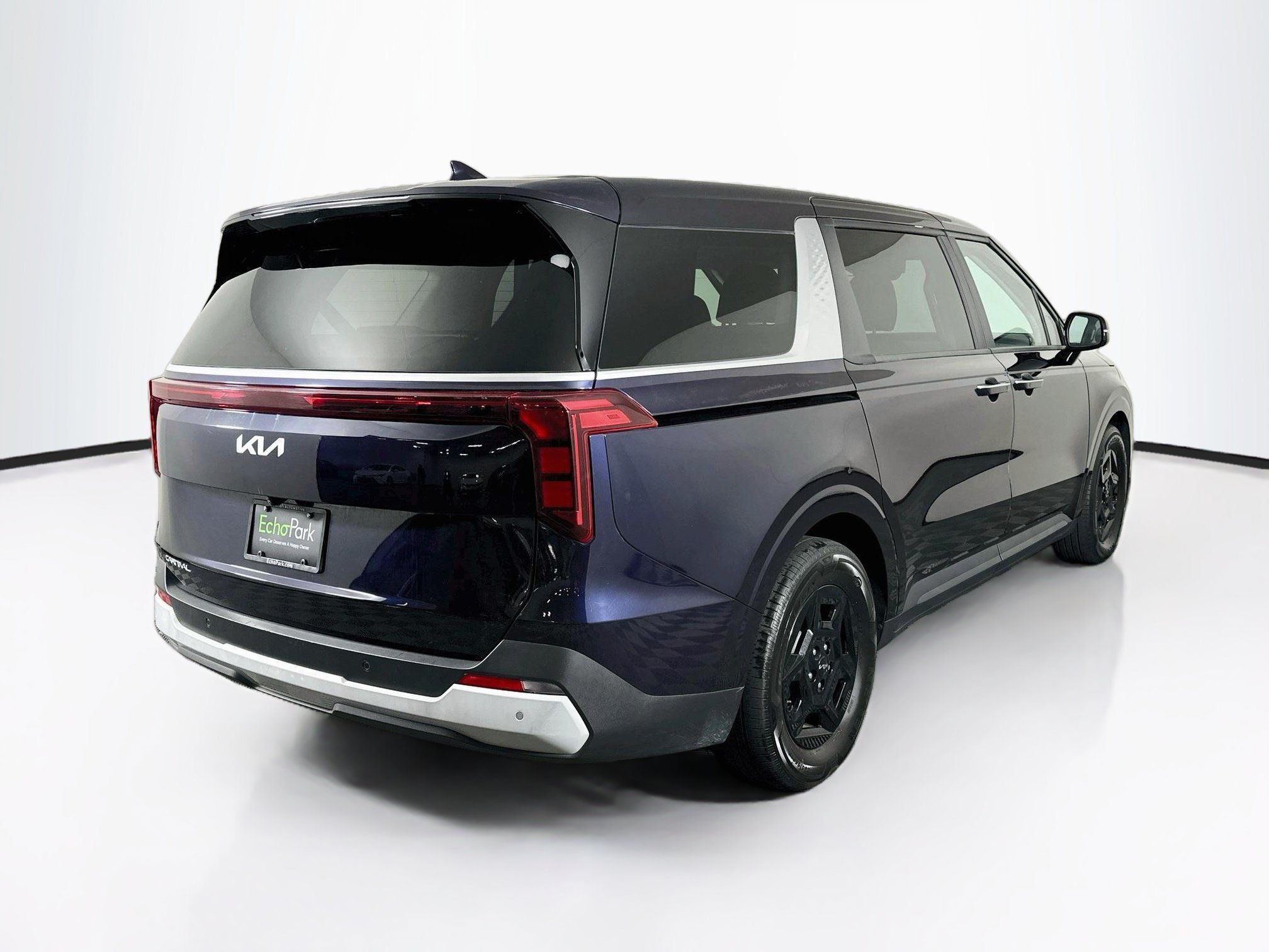 Used 2025 Kia Carnival FWD image 9