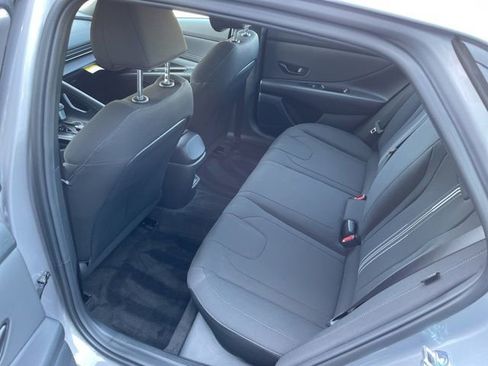 Used 2025 Hyundai Elantra Sport image 9