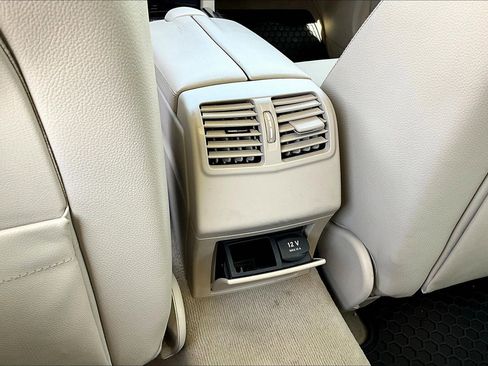 Used 2016 Mercedes-Benz E 350 4MATIC Wagon image 11